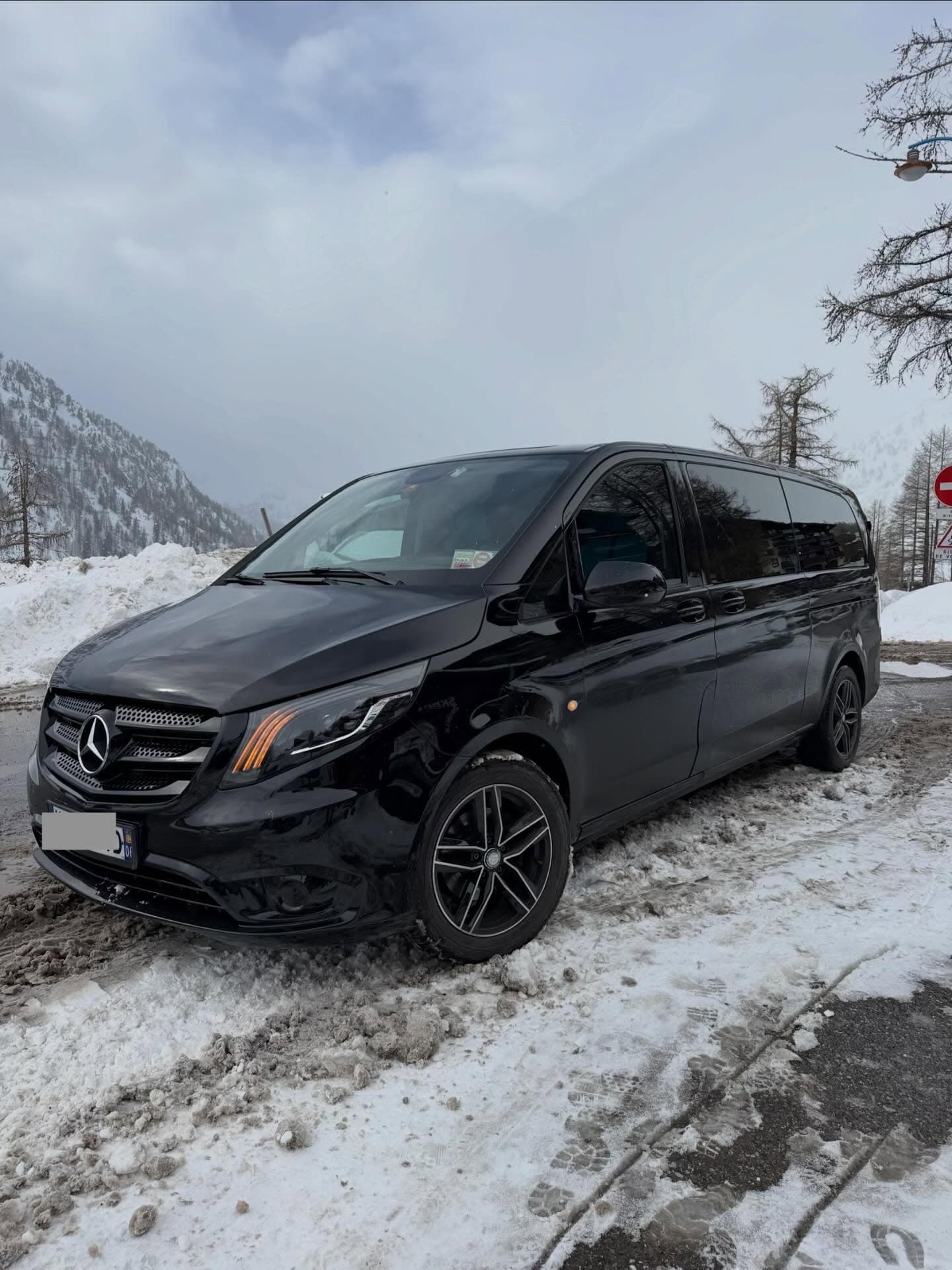 Véhicule VIP & Festival de Cannes - Expériences de luxe sur mesure pour galas, mariages, Festival de Cannes et célébrations privées. Flotte Tesla et Mercedes Classe S pour vos transferts VIP sur la French Riviera.